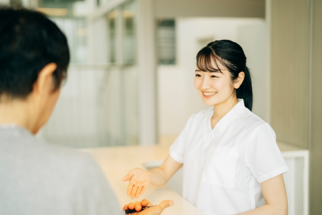 【派遣】　病院の一般受付　（未経験可）
